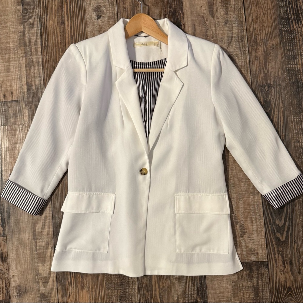 Andrée by Unit White Blazer With Silky Stripe Lining Detail Size Small